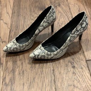 Calvin Klein Black & White Snakeskin Pumps Size7.5